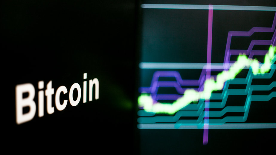 Bitcoin could dip below the $28k resistance level soon