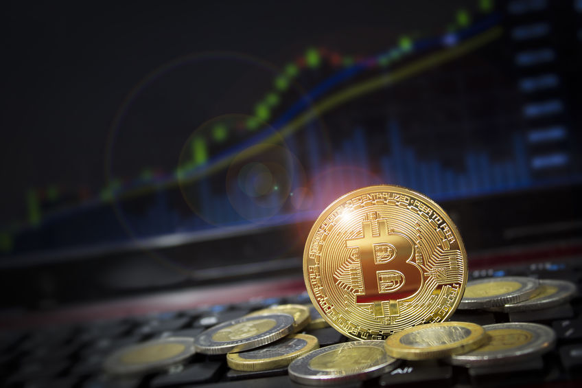 Bitcoin defends its support level above $22k as the bearish trend thickens