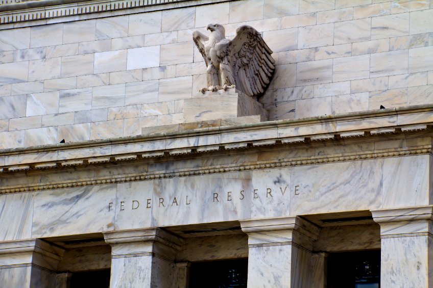 Fed tells banks to pay attention to legal aspects before jumping into crypto