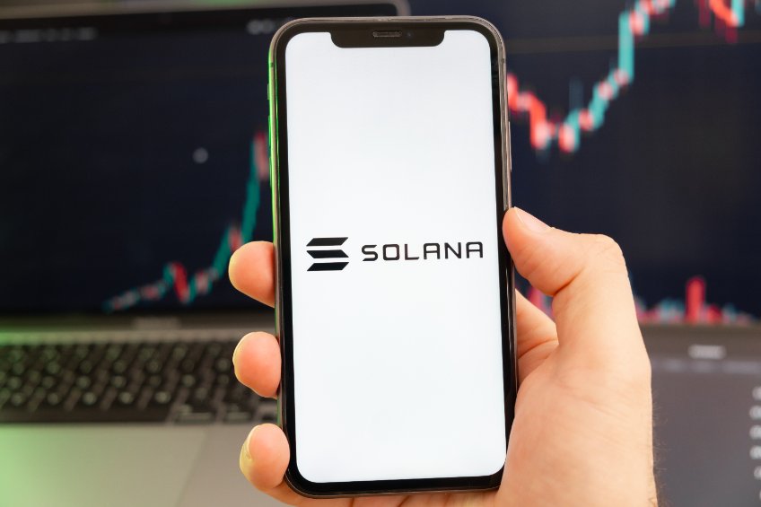 Solana nears a single-digit price. Here is the price action and what you need to know