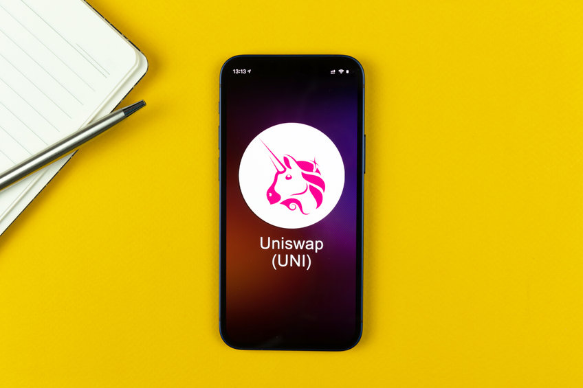 Uniswap permite comprar criptomonedas con tarjetas de crédito, pero ¿cómo se comporta el precio de UNI?