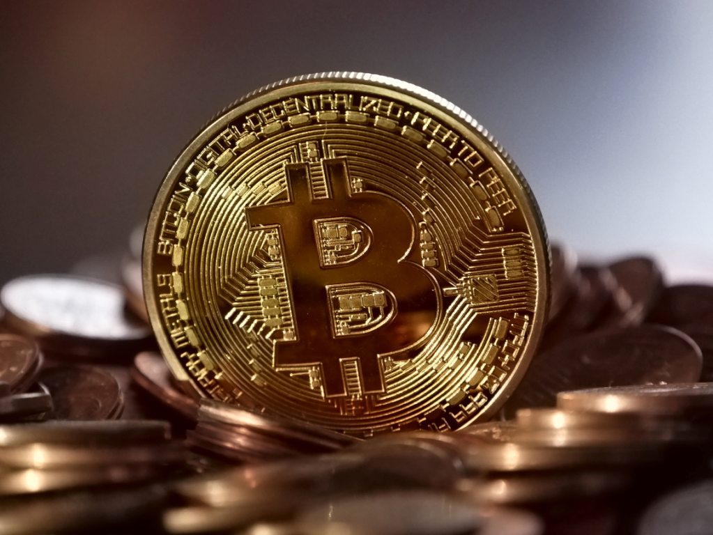 Bitcoin crește cu 3%, așa că dacă investești 100 de dolari