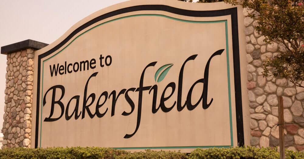 Foto van een welcome to Bakersfield bord