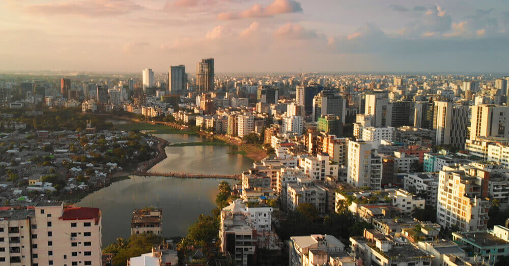 De skyline van de stad Dhaka in Bangladesh