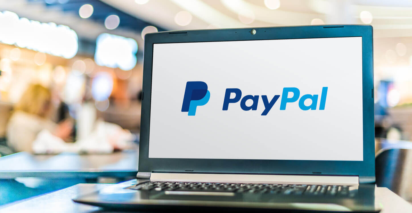 Laptop met daarop het PayPal logo