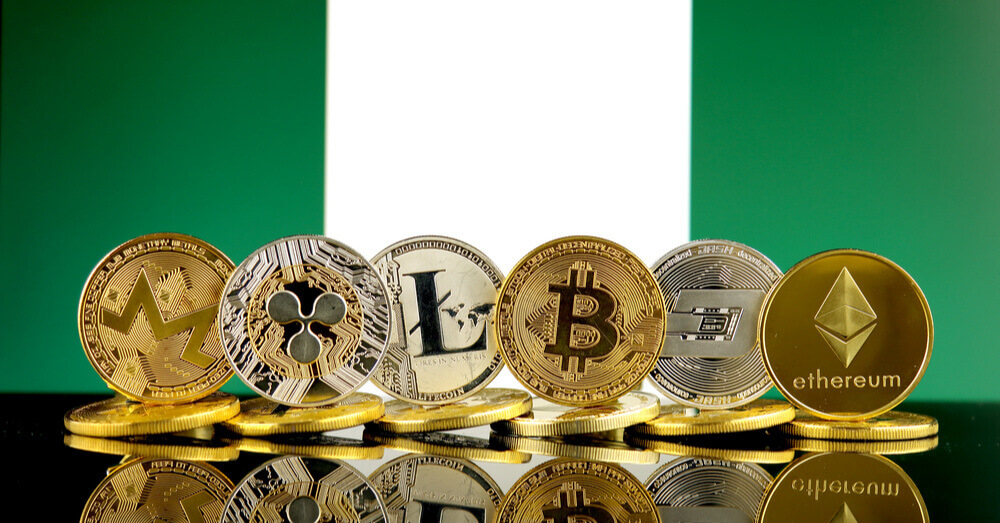 Fysieke cryptovaluta versies met de vlag van Nigeria