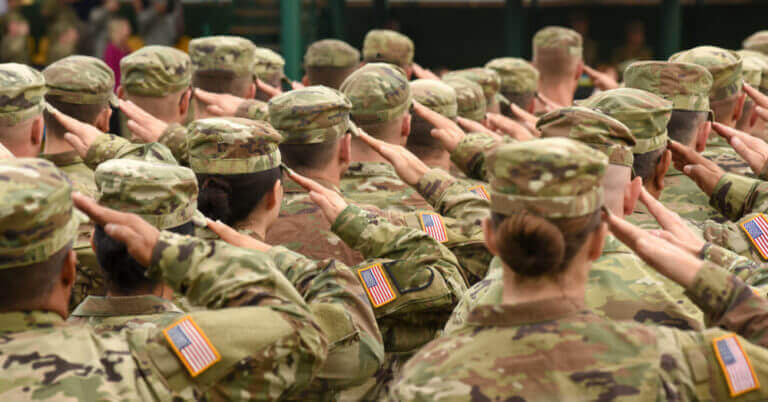 Foto van Amerikaanse soldaten die salueren