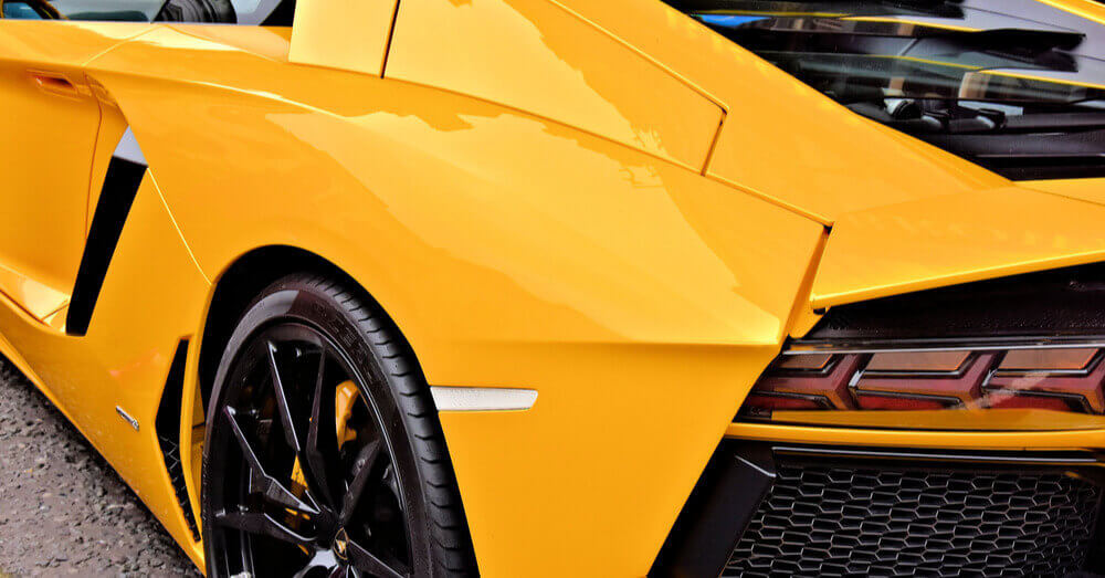 Close-up foto van een gele Lamborghini