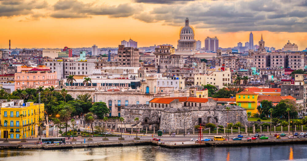 Luchtfoto van een zonsondergang in Havana, Cuba