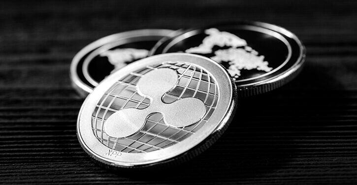 Een zilveren XRP coin