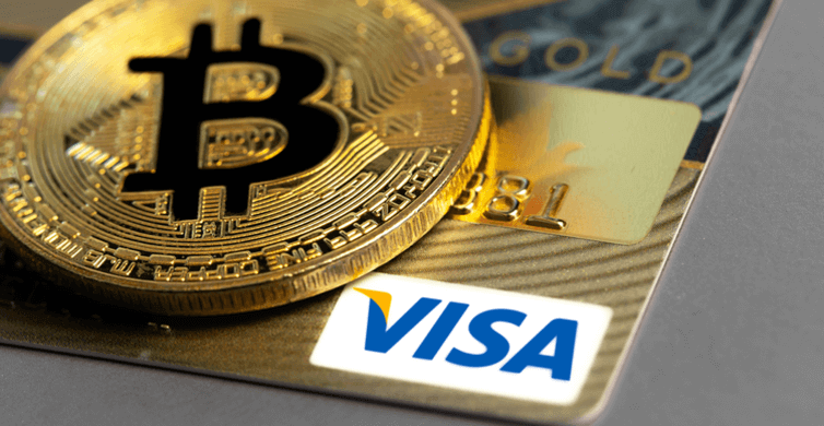 Foto van een Bitcoin op een Visa creditcard