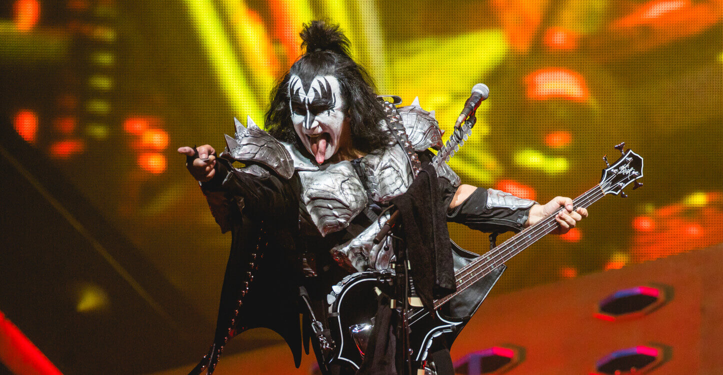 Foto van Gene Simmons die met Kiss optreedt