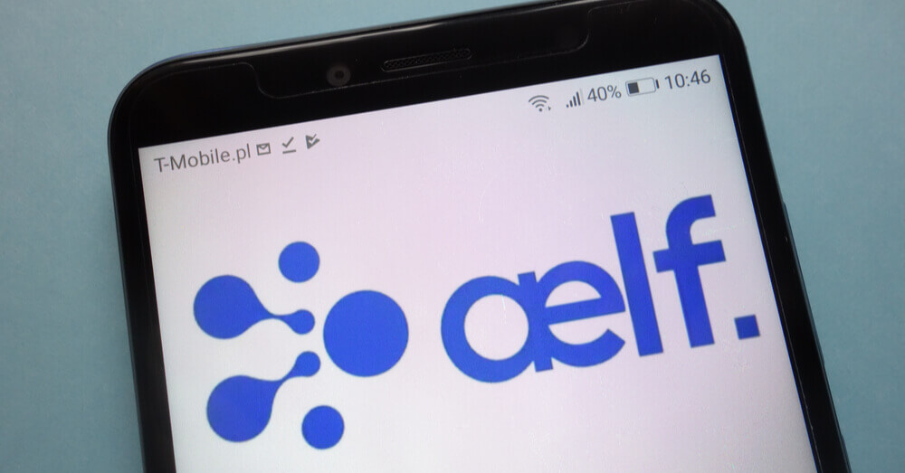 Un smartphone avec le symbole du coin Aelf