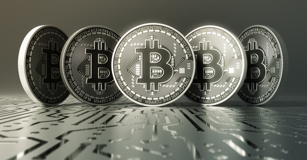 Cinq bitcoins en argent