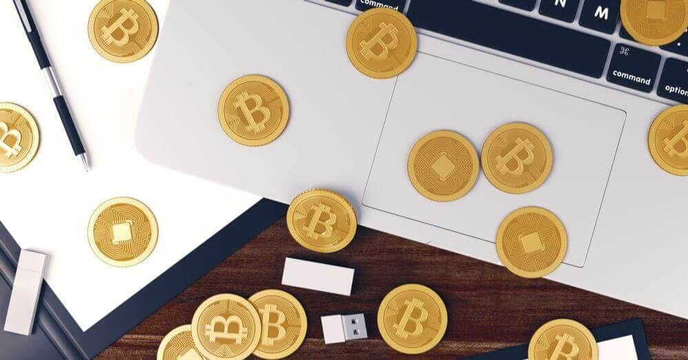 Image de bitcoins sur un ordinateur portable