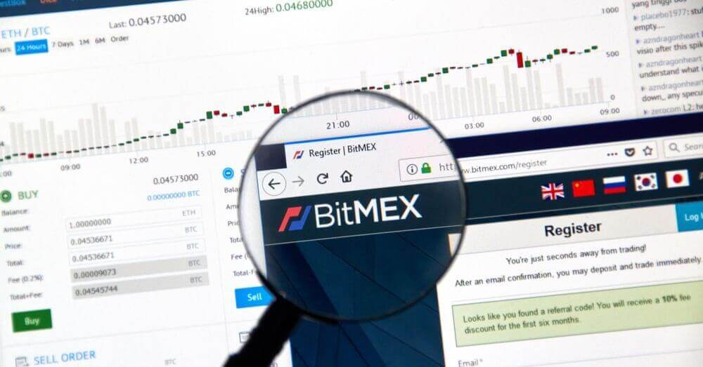 Une loupe faisant un focus sur Bitmex