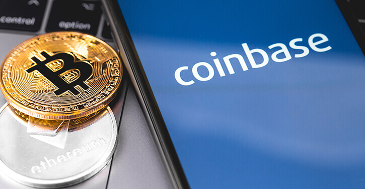 Bitcoin, Ethereum et smartphone avec le logo Coinbase sur l'écran