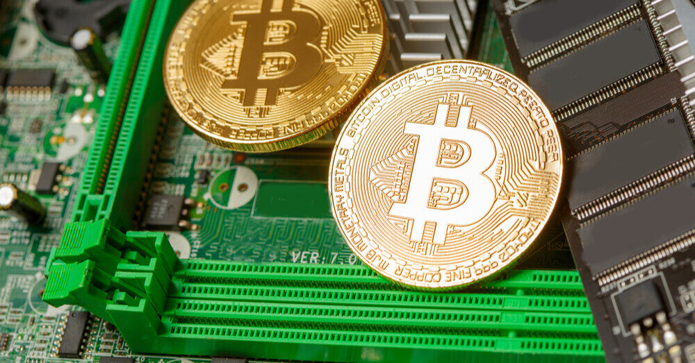 Bitcoin sur le circuit imprimé d'un ordinateur