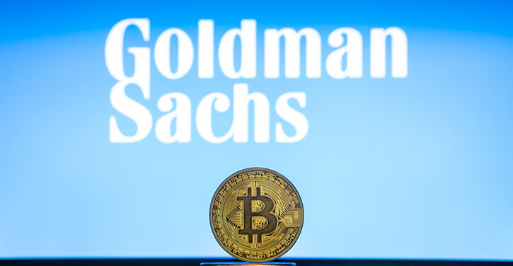 Le logo de Goldman Sachs et Bitcoin