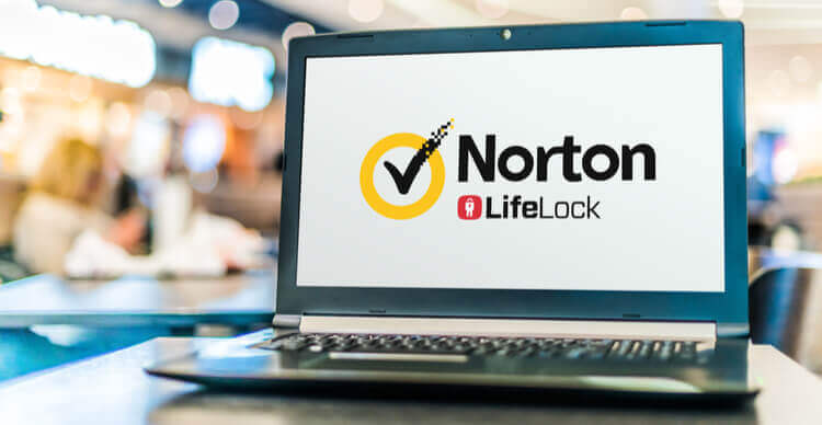 Une image de l'écran d'un ordinateur portable montrant le logo NortonLifeLock