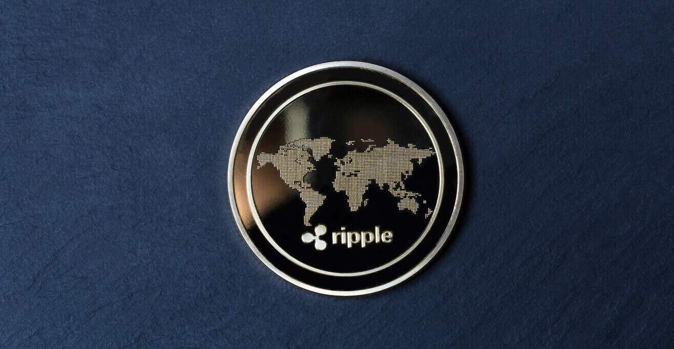 Image d’un coin portant l'inscription Ripple et la carte du monde