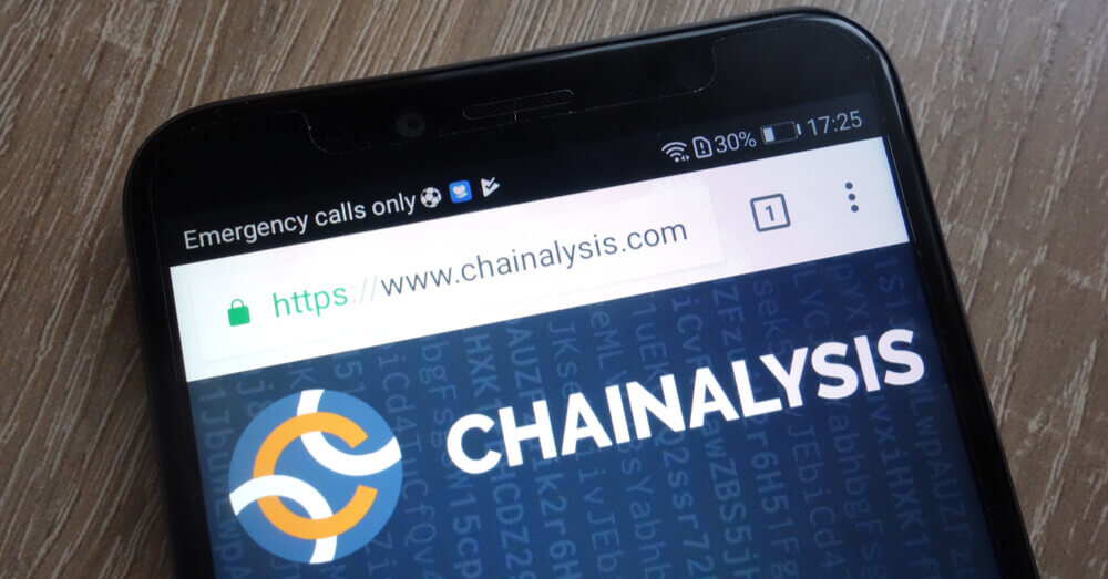 Une image du site web de Chainalysis sur l'écran d'un smartphone