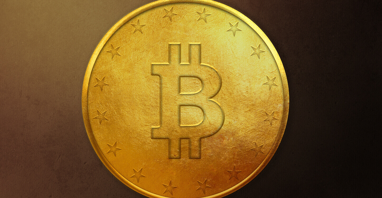 Coin Bitcoin en or sur fond noir