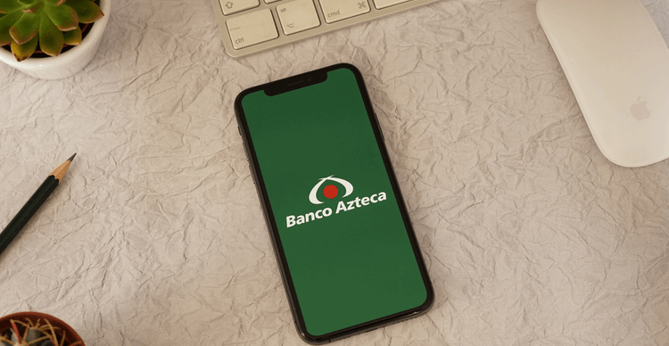 Une image d'un écran de téléphone affichant le logo de Banco Azteca