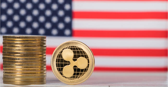 Ripple Krypto-Münzen vor der USA-Flagge