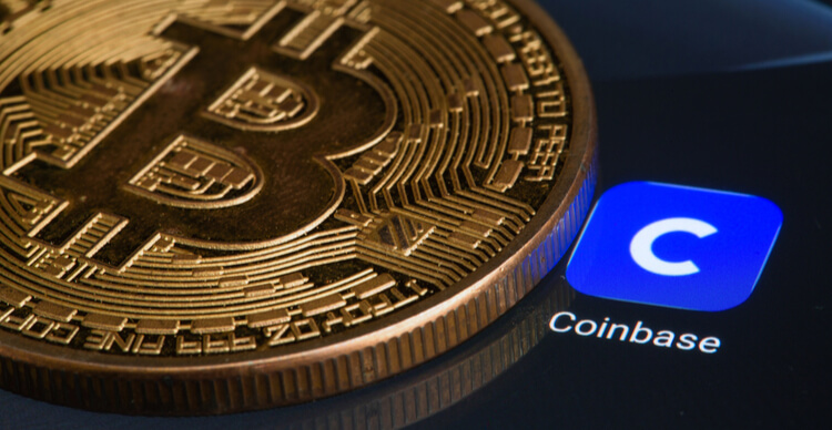 Ein Bild des Bitcoins neben dem Coinbase-Logo