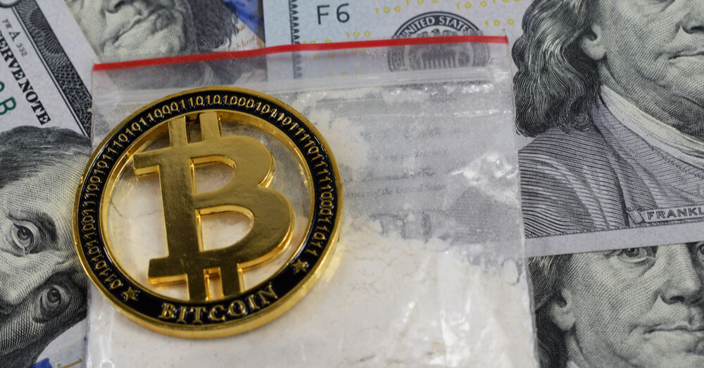 Bild des Bitcoins mit dem US-Dollar und Drogen. Quelle:: Shutterstock