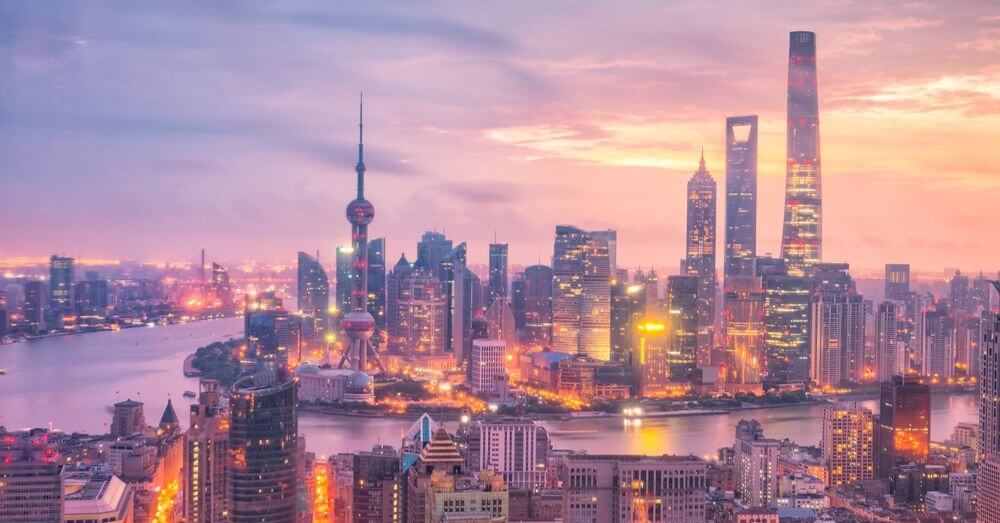 Ein Bild der Skyline des chinesischen Shanghai