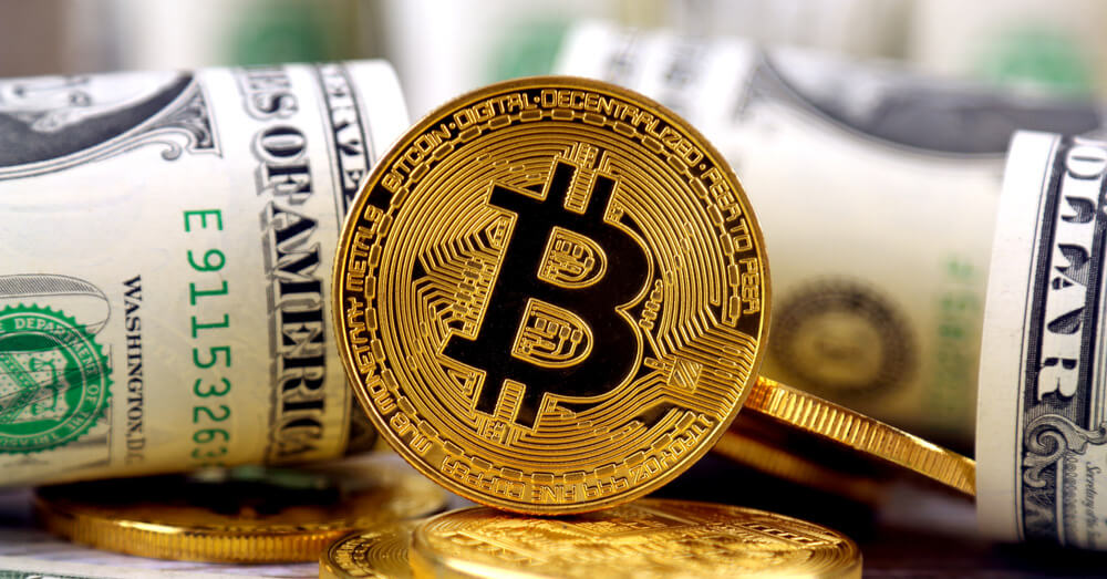 Der Bitcoin und Dollarscheine