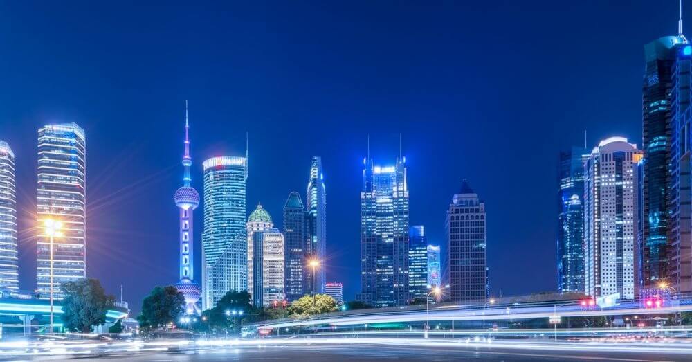 Bild des Shanghaier Finanzviertels bei Nacht