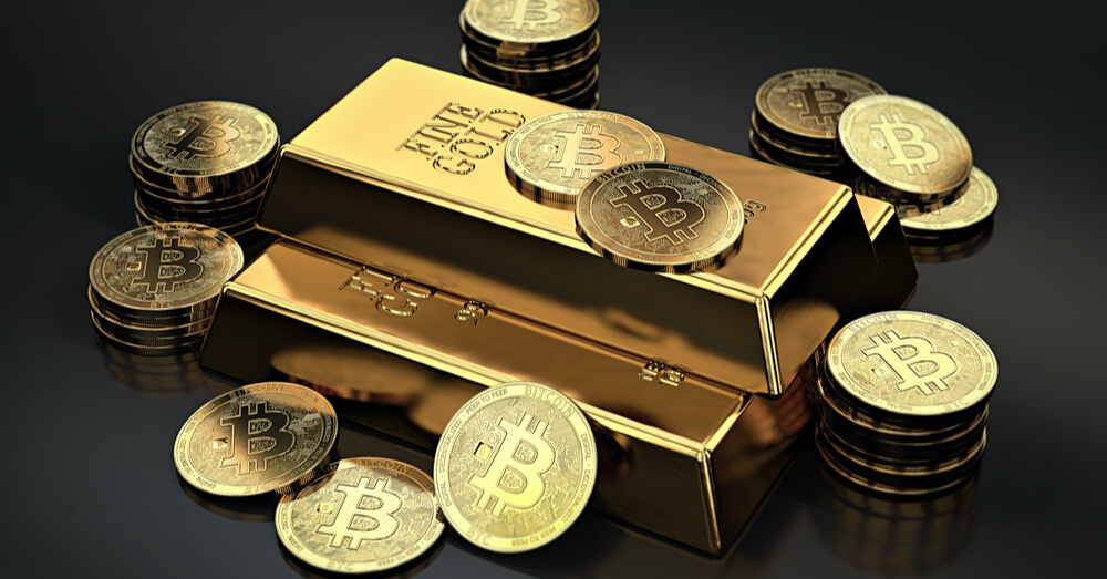 Stapel Bitcoins und Goldbarren