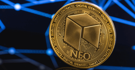 Bild der Neo-Kryptowährung vor blauem Hintergrund